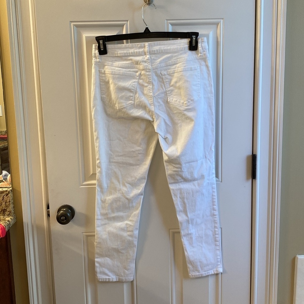 Crown and Ivy White jeans - Picture 6 of 8